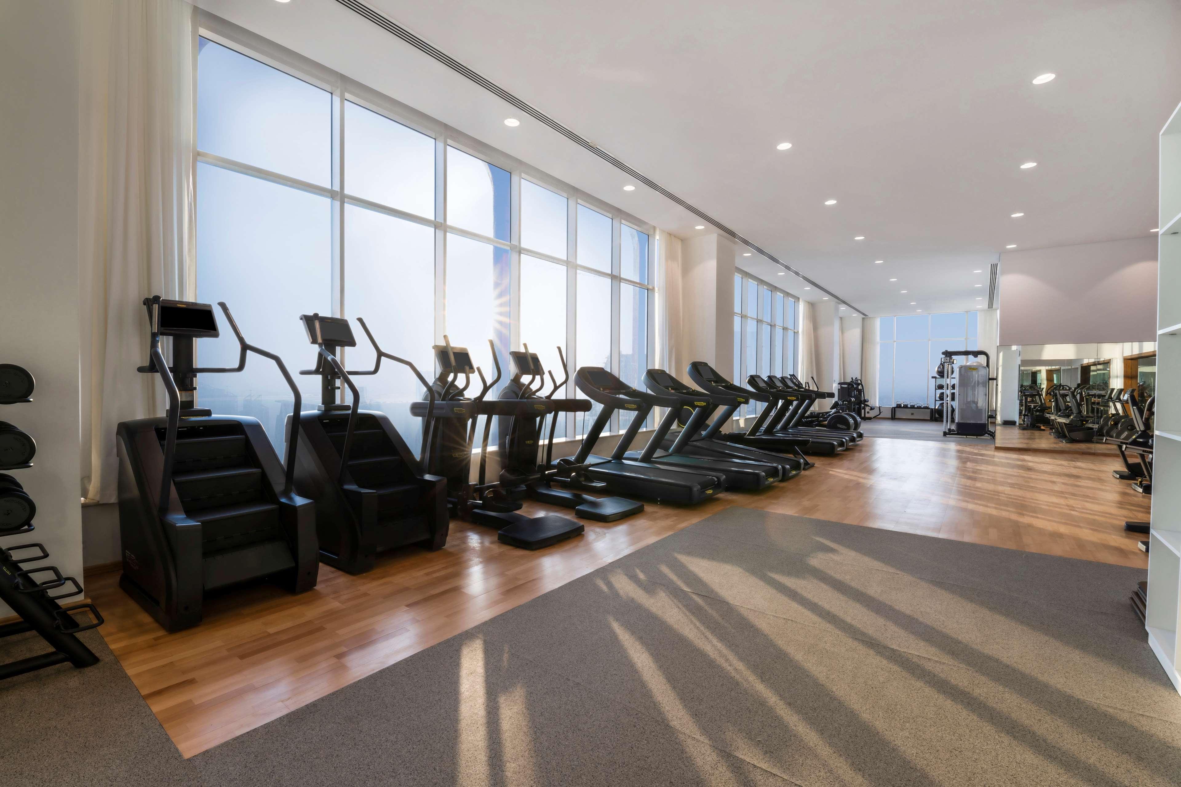 Aleph Doha Residences, Curio Collection By Hilton מראה חיצוני תמונה The gym at the 100 East 53rd Street building