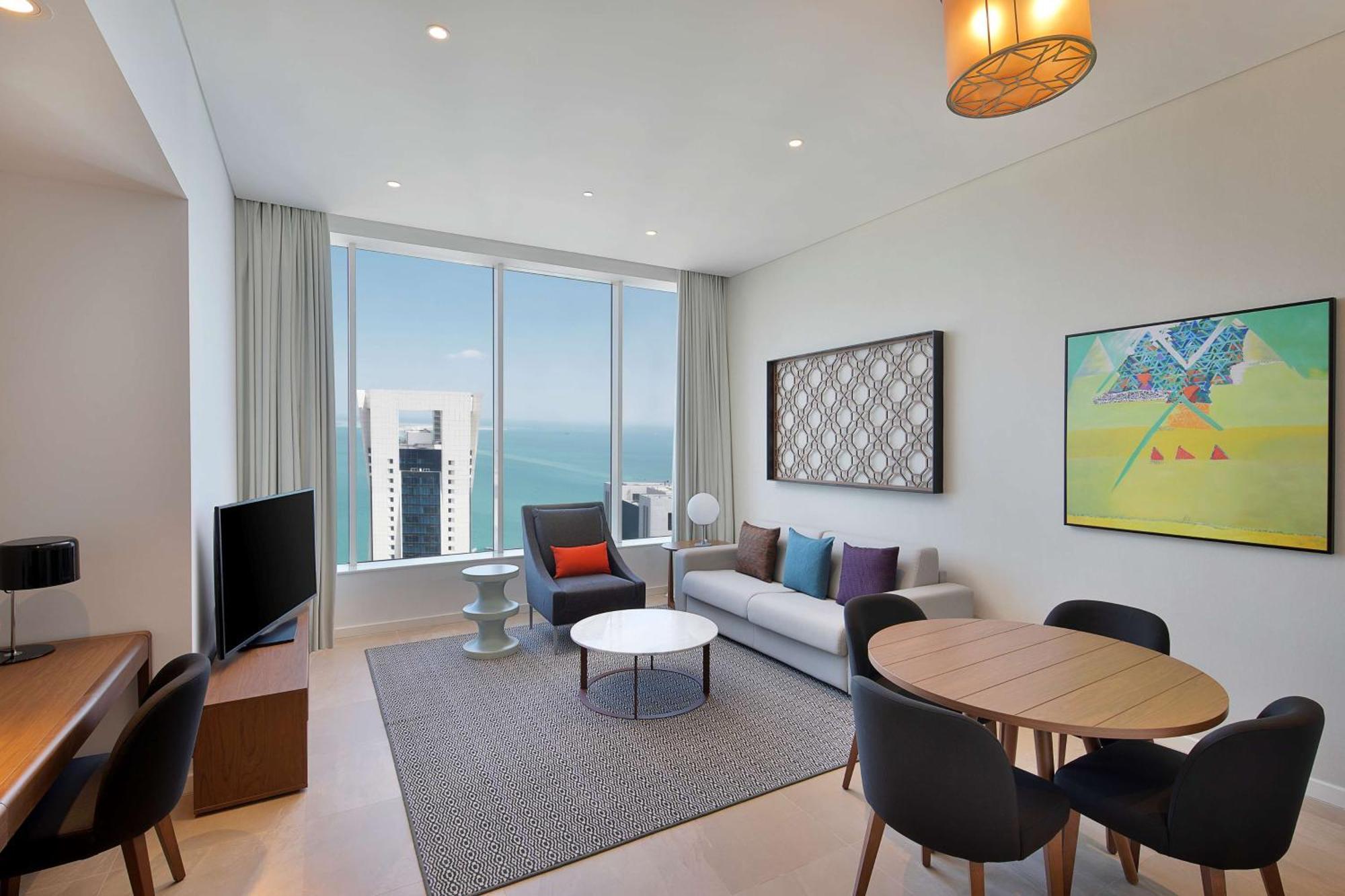Aleph Doha Residences, Curio Collection By Hilton מראה חיצוני תמונה Living room