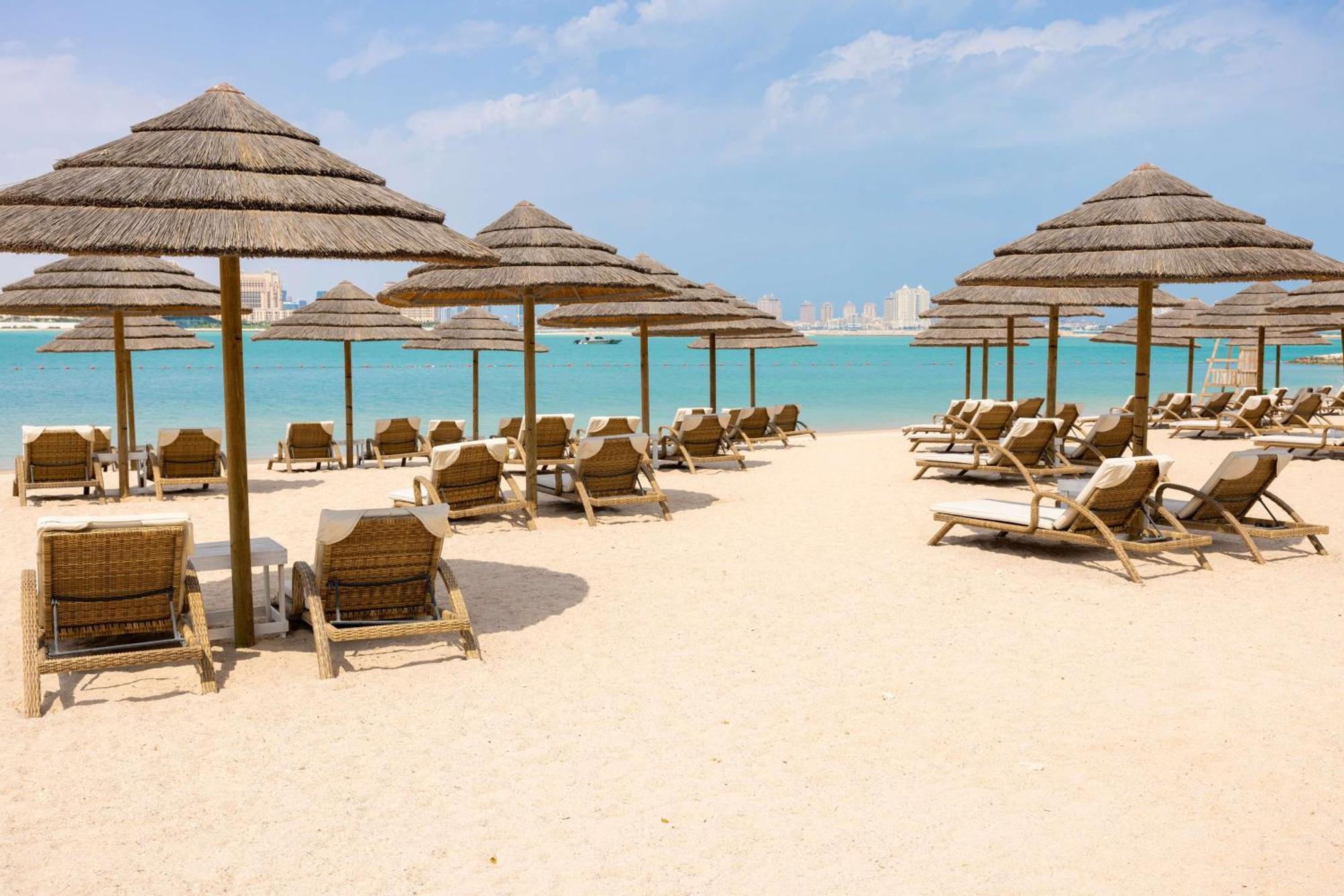 Aleph Doha Residences, Curio Collection By Hilton מראה חיצוני תמונה Beach at Jumeirah Islands
